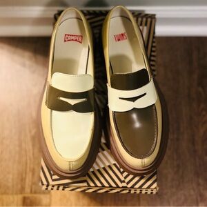 Camper women’s Two-Tone Loafers - Cream and Brown